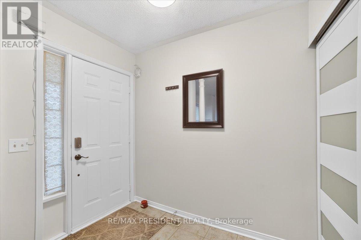 2957 Jackson Drive, Burlington, ON - Indoor Photo Showing Other Room