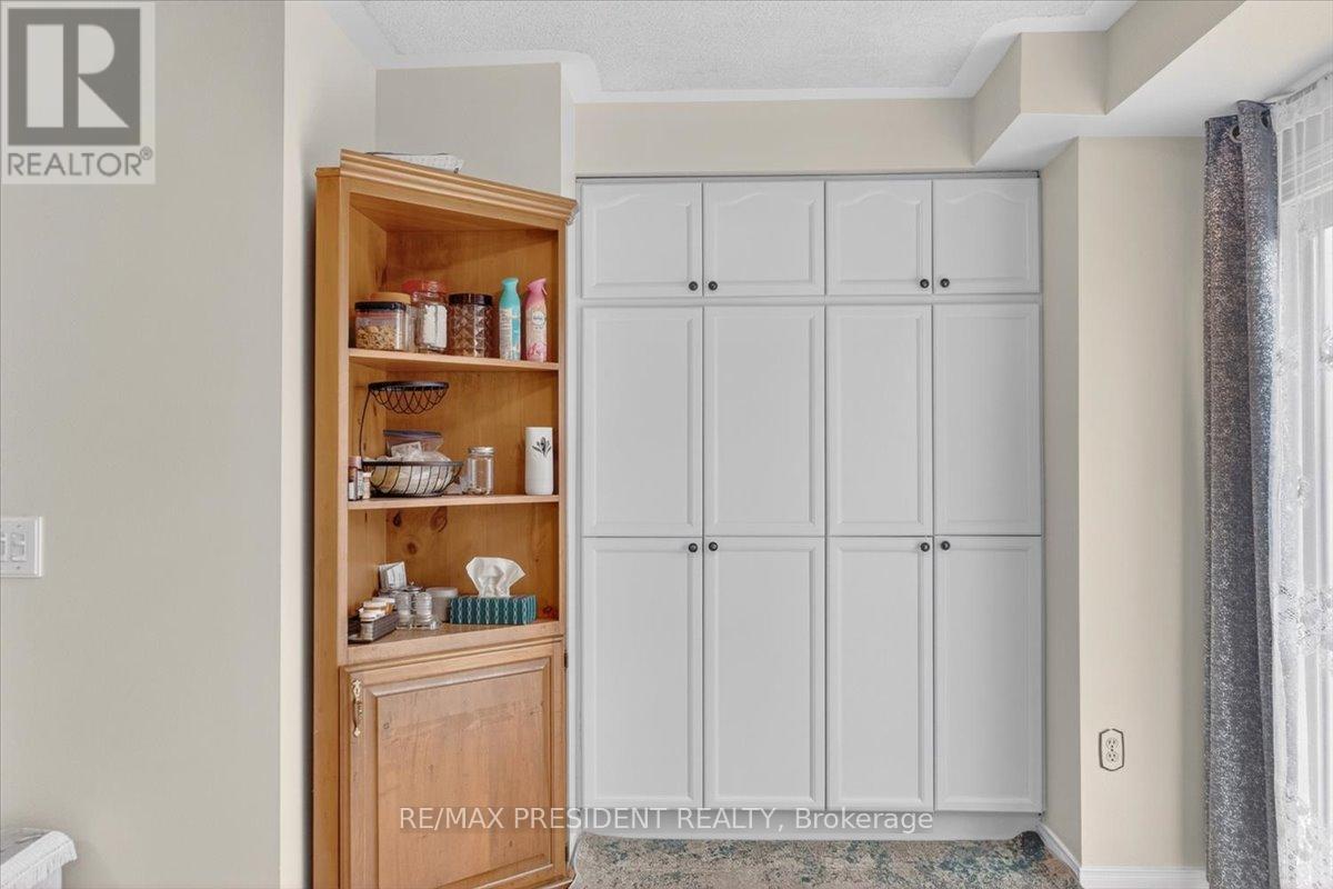 2957 Jackson Drive, Burlington, ON - Indoor Photo Showing Other Room