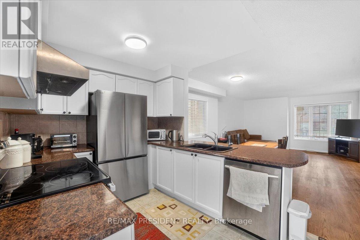 2957 Jackson Drive, Burlington, ON - Indoor Photo Showing Kitchen With Double Sink