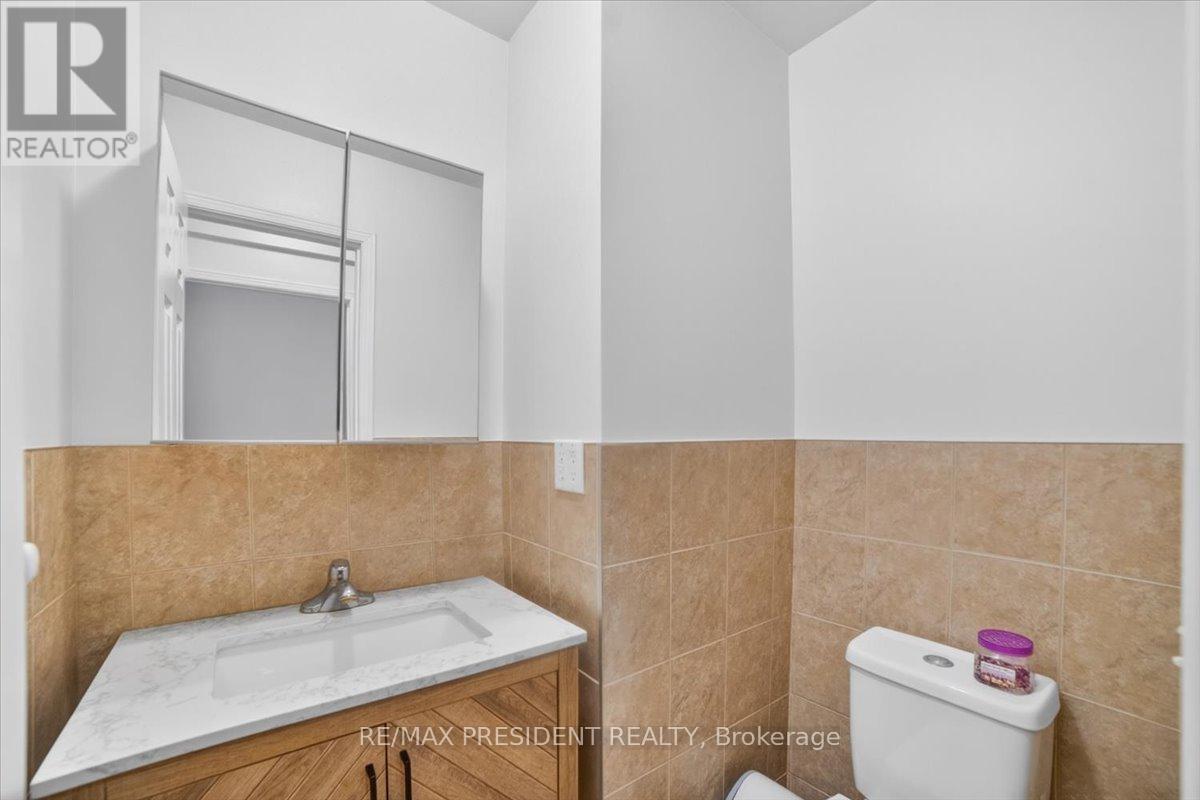 2957 Jackson Drive, Burlington, ON - Indoor Photo Showing Bathroom