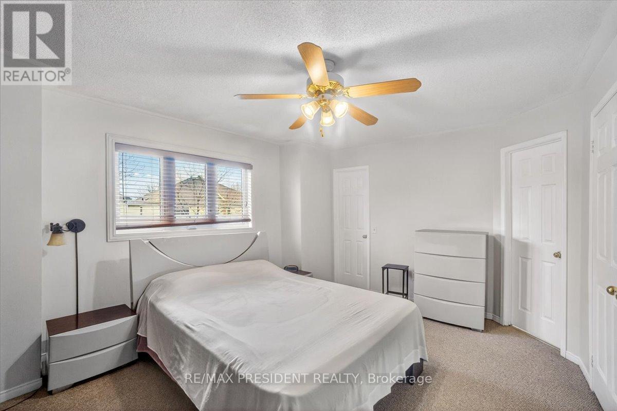 2957 Jackson Drive, Burlington, ON - Indoor Photo Showing Bedroom