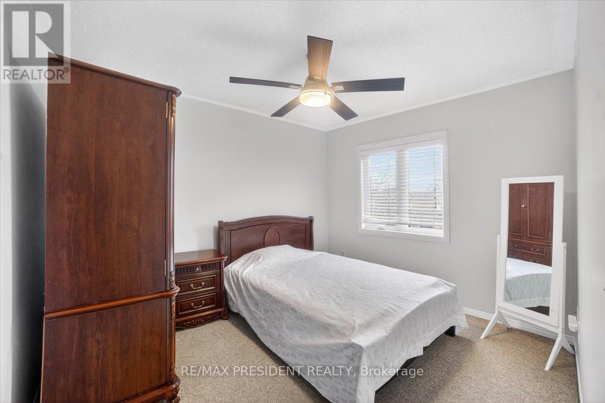 2957 Jackson Drive, Burlington, ON - Indoor Photo Showing Bedroom