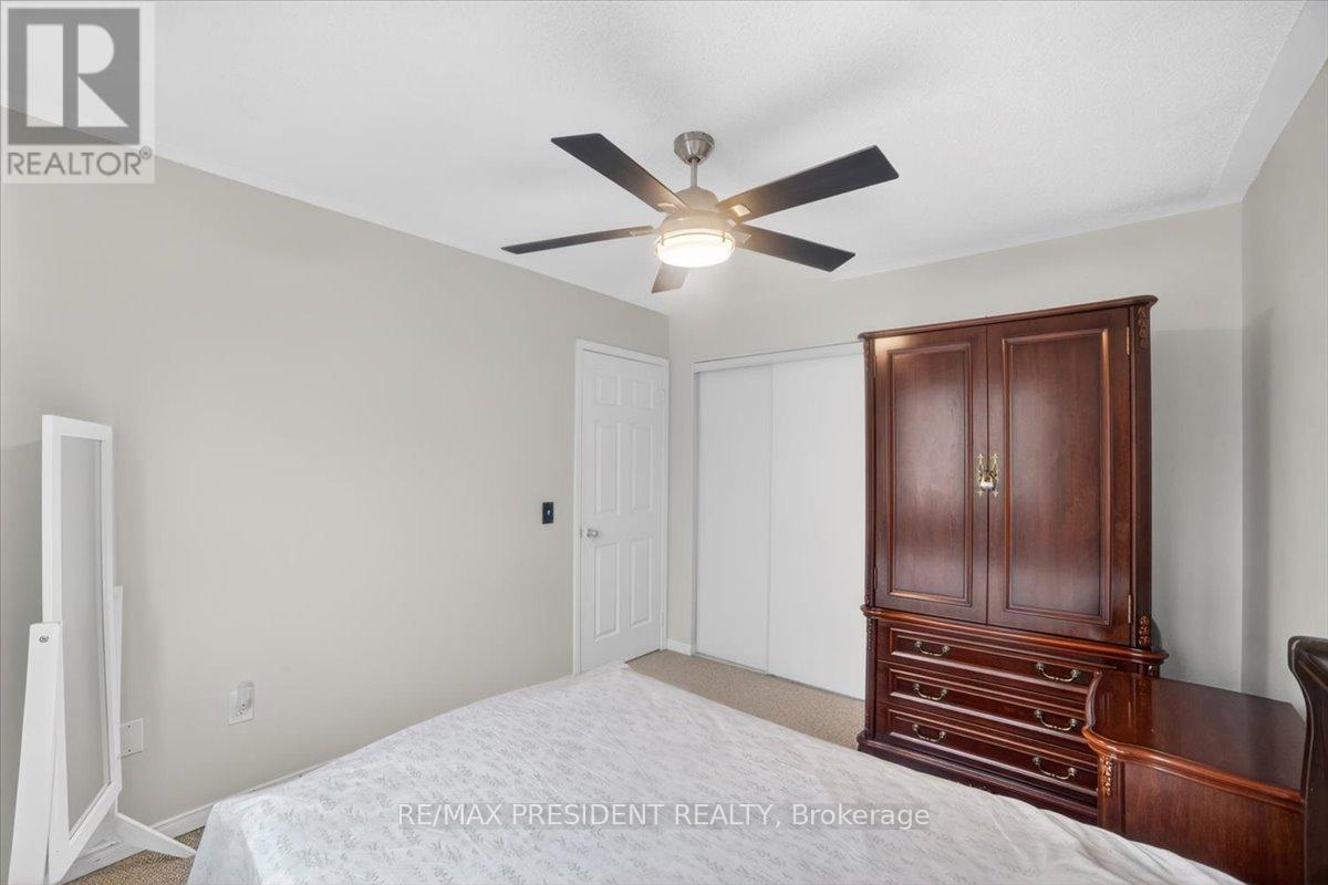 2957 Jackson Drive, Burlington, ON - Indoor Photo Showing Bedroom