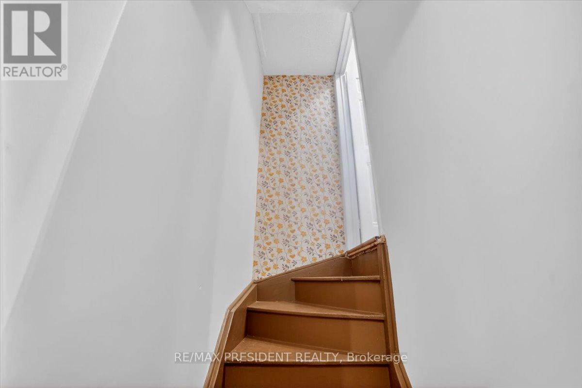 2957 Jackson Drive, Burlington, ON - Indoor Photo Showing Other Room