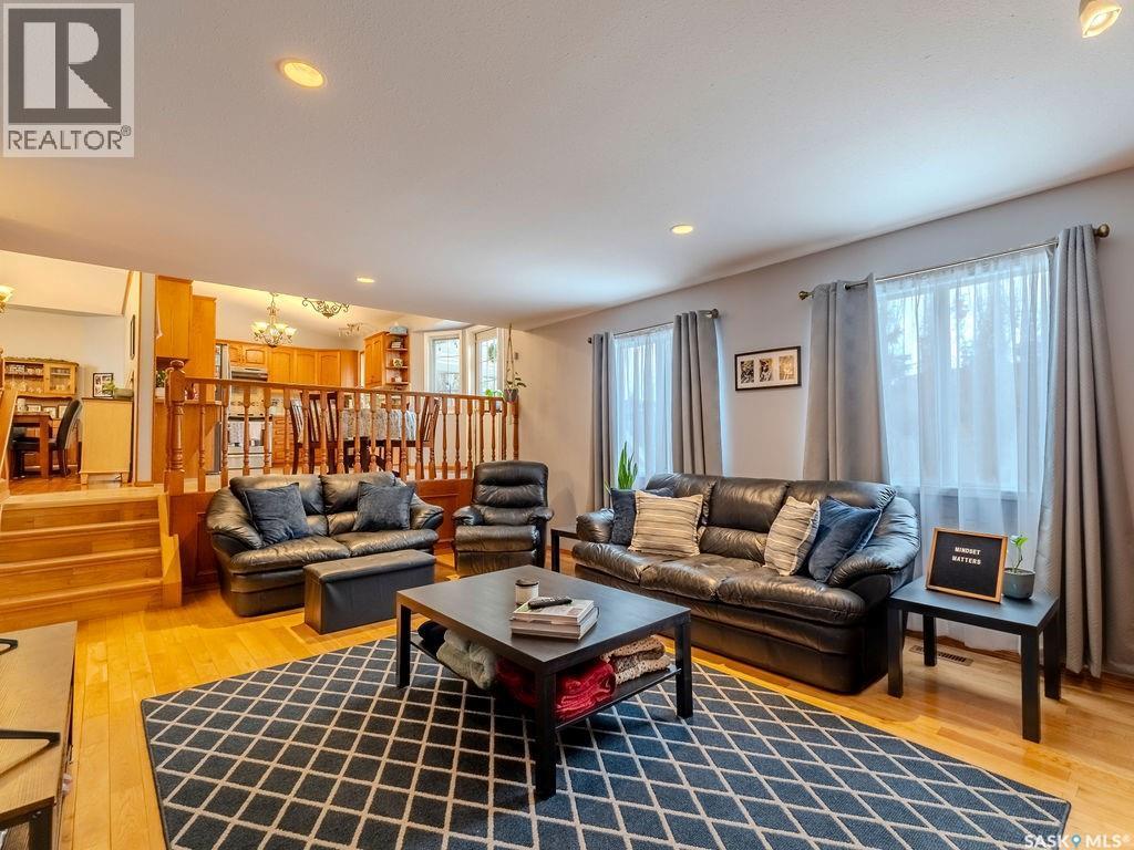 2306 Kenderdine Road, Saskatoon, SK - Indoor Photo Showing Living Room