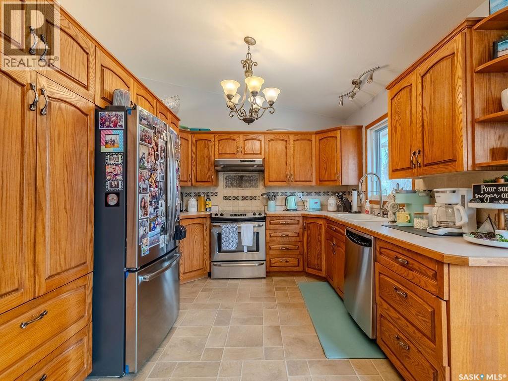 2306 Kenderdine Road, Saskatoon, SK - Indoor Photo Showing Kitchen