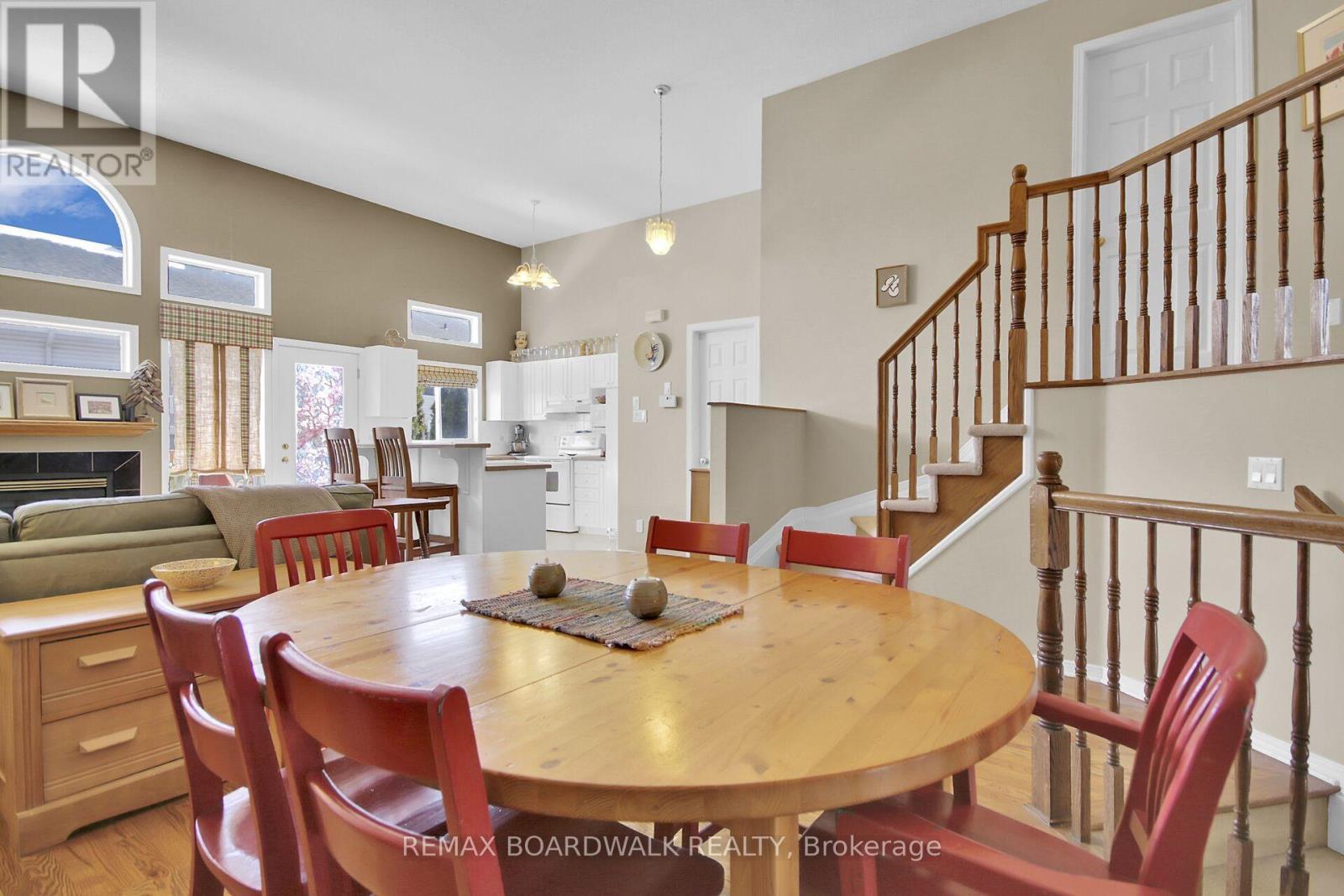5 Maple Park Private, Ottawa, ON - Indoor Photo Showing Dining Room