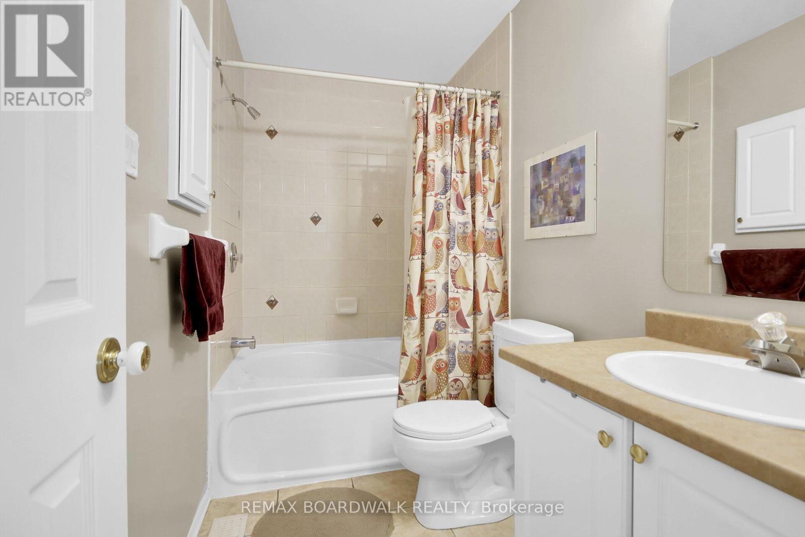 Main bathroom - 5 Maple Park Private, Ottawa, ON - Indoor Photo Showing Bathroom