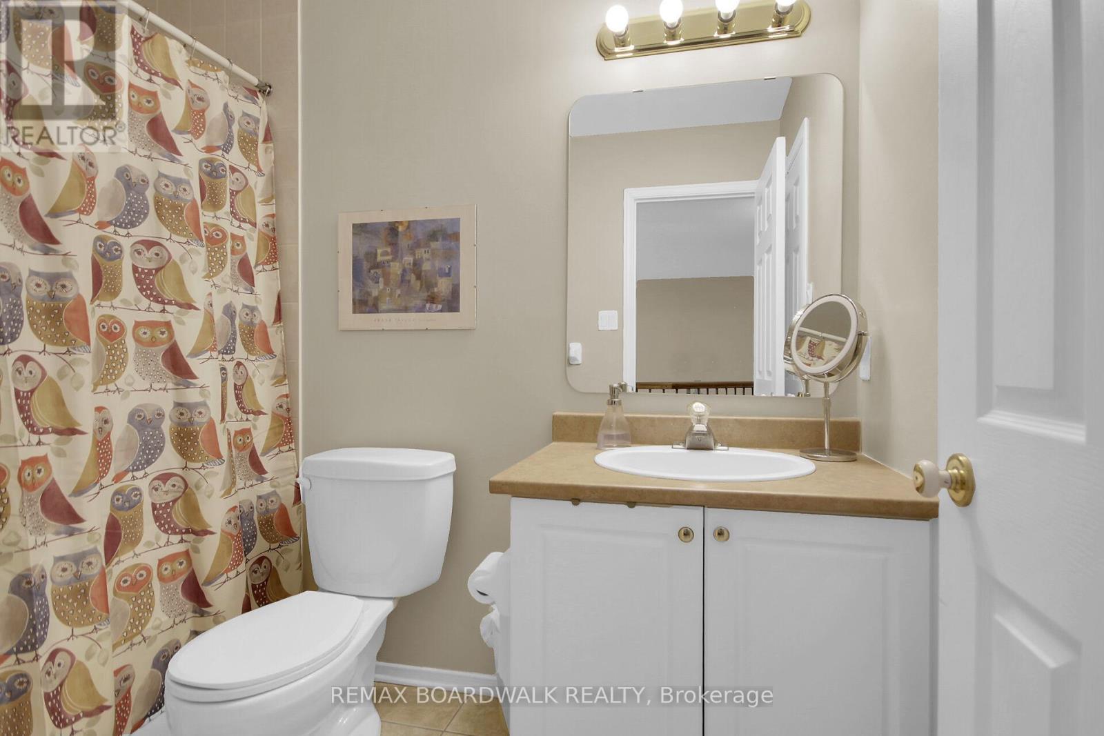 Main bathroom - 5 Maple Park Private, Ottawa, ON - Indoor Photo Showing Bathroom