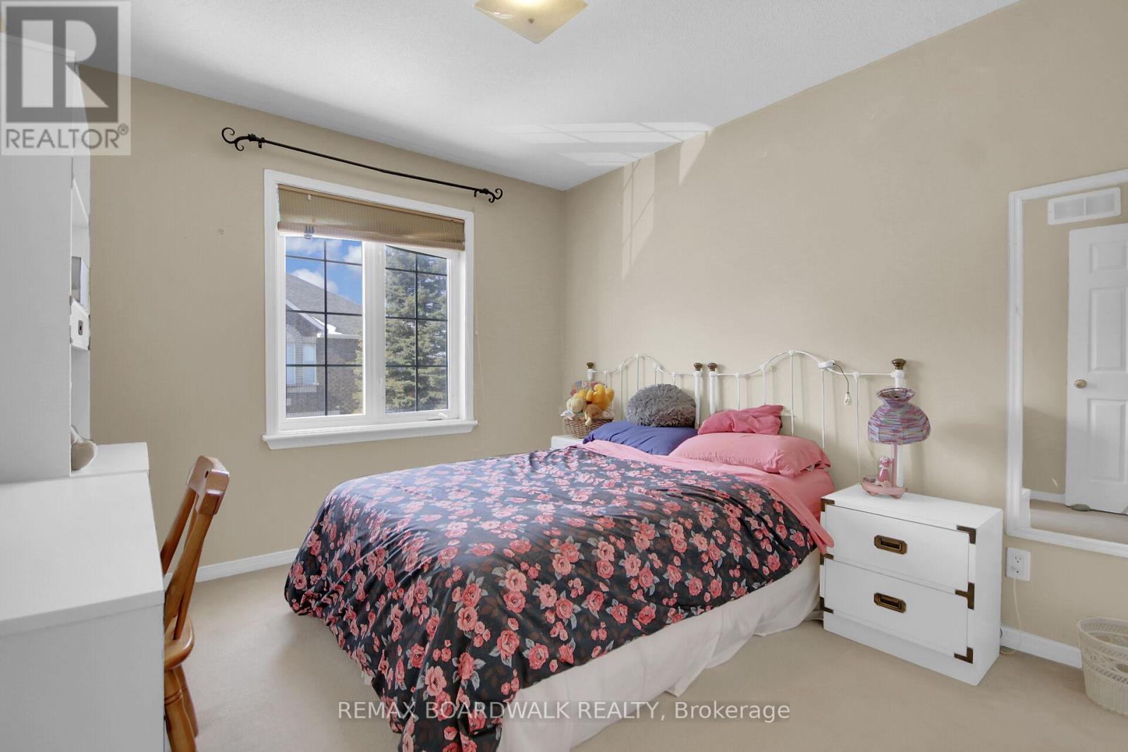 2nd level bedroom - 5 Maple Park Private, Ottawa, ON - Indoor Photo Showing Bedroom