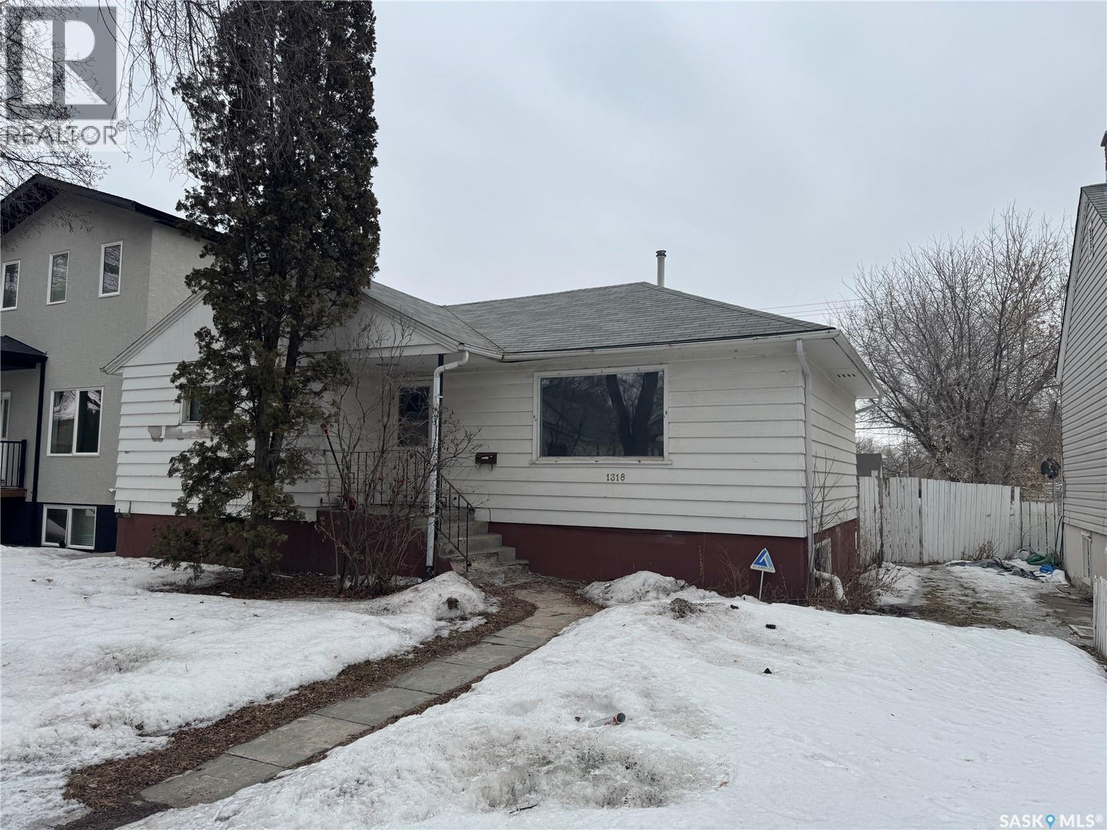 1318 B Avenue N, Saskatoon, SK - Outdoor With Exterior