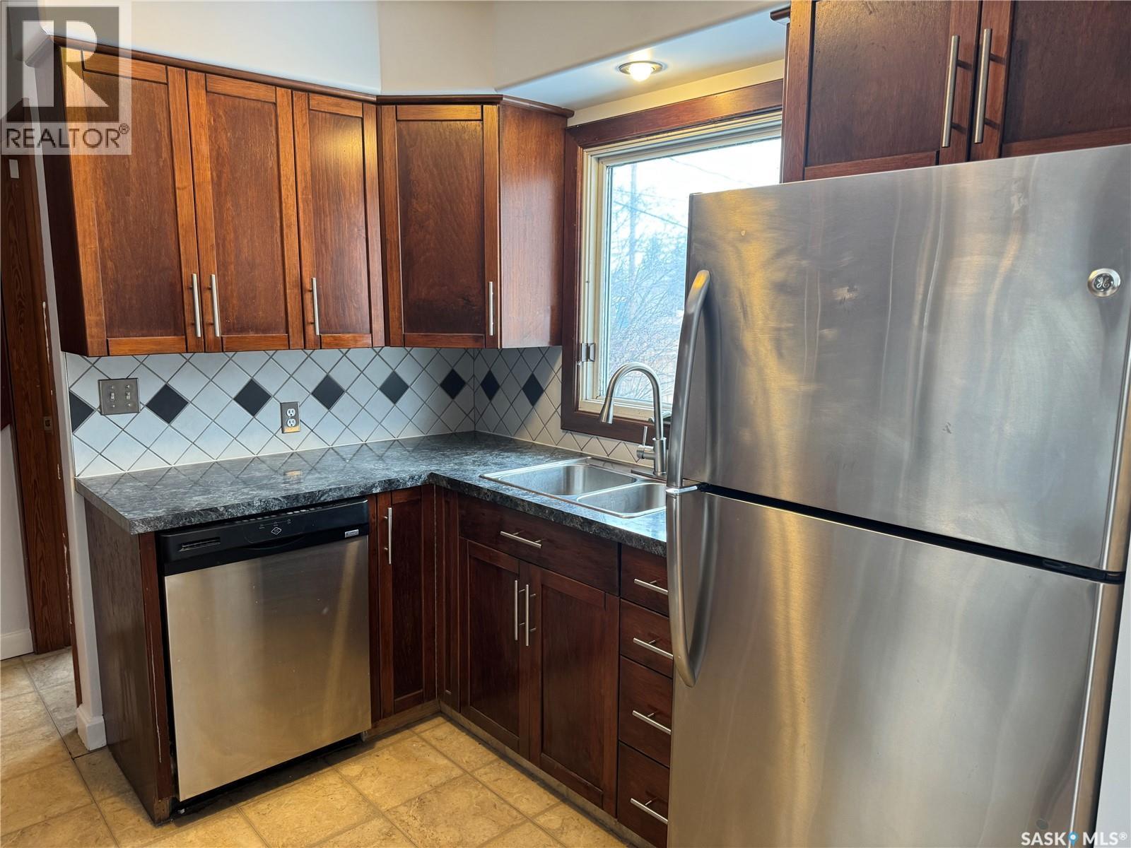 1318 B Avenue N, Saskatoon, SK - Indoor Photo Showing Kitchen With Double Sink