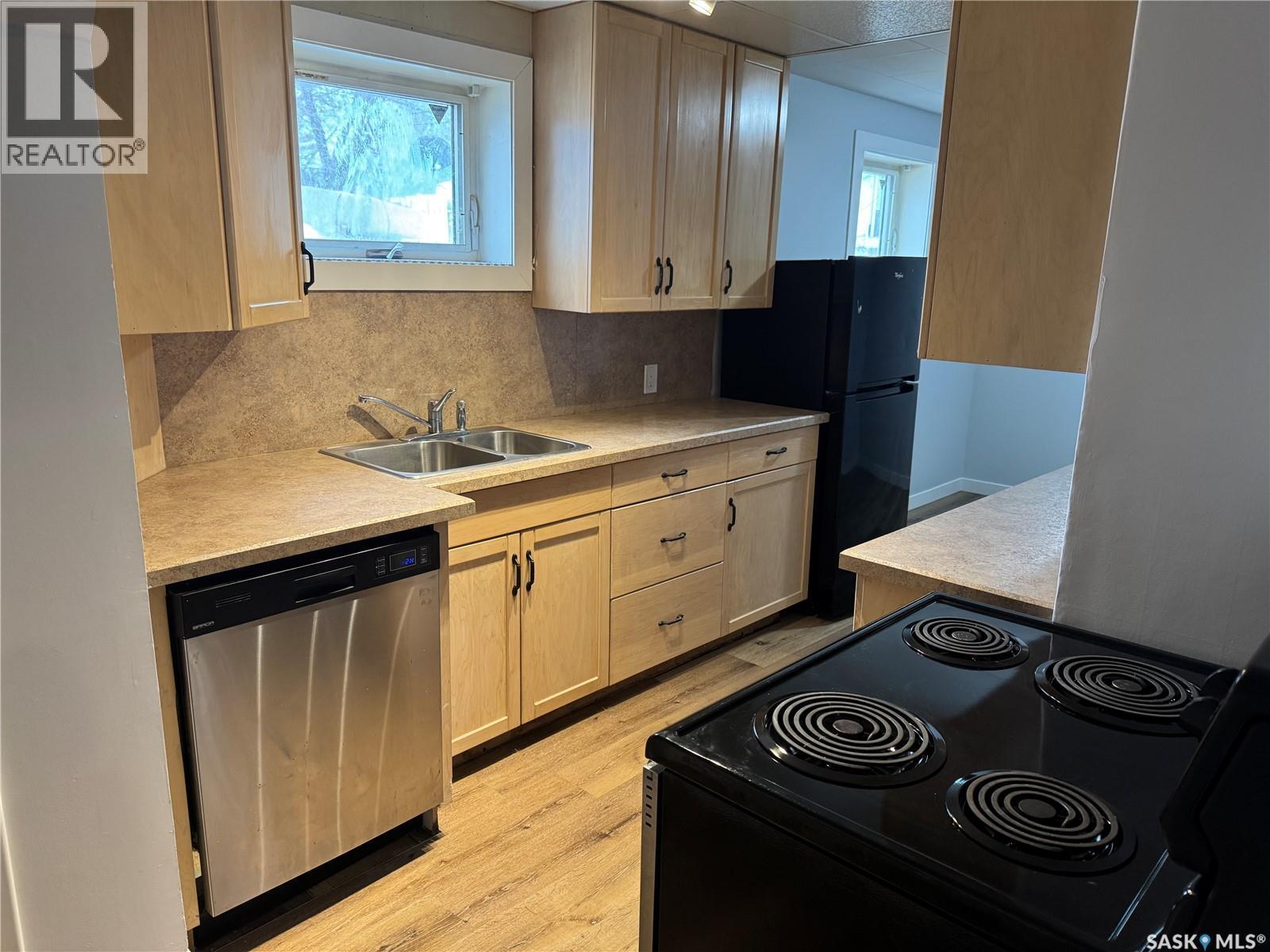 1318 B Avenue N, Saskatoon, SK - Indoor Photo Showing Kitchen With Double Sink