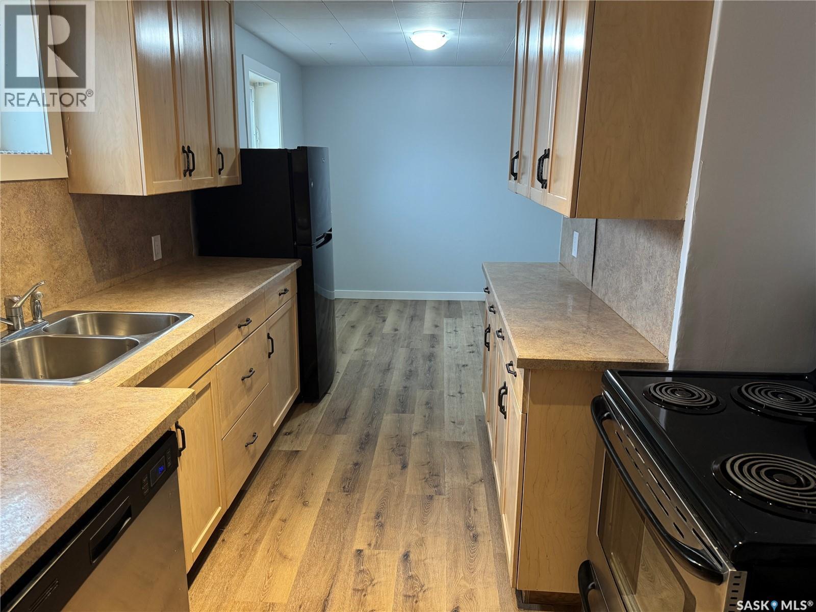 1318 B Avenue N, Saskatoon, SK - Indoor Photo Showing Kitchen With Double Sink