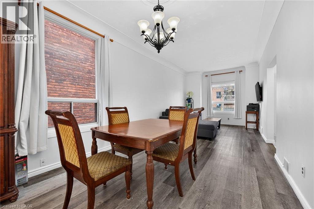 96 Wentworth Street N, Hamilton, ON - Indoor Photo Showing Dining Room