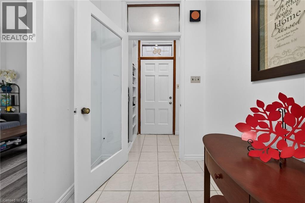 96 Wentworth Street N, Hamilton, ON - Indoor Photo Showing Other Room