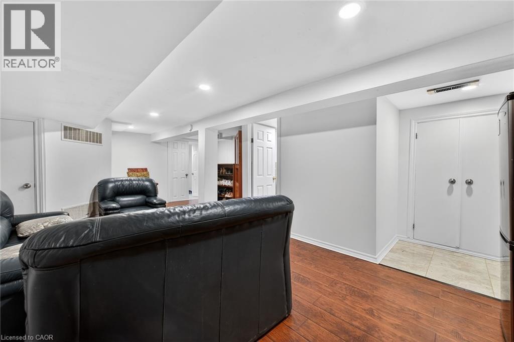 96 Wentworth Street N, Hamilton, ON - Indoor