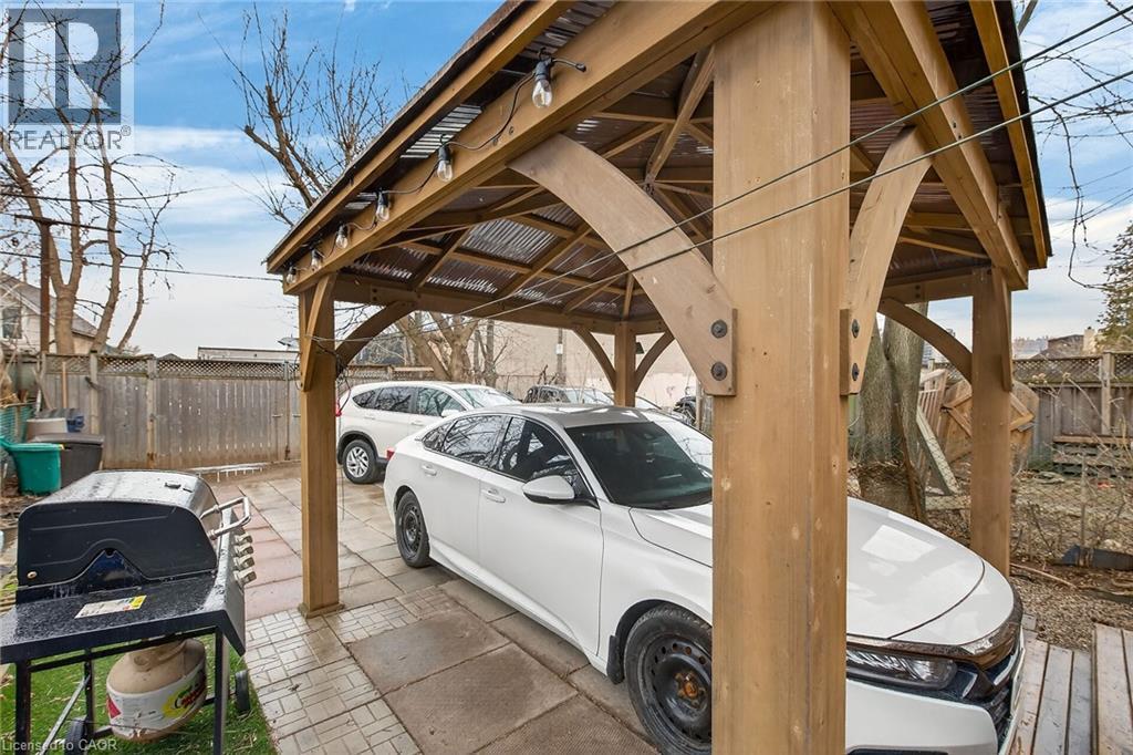 96 Wentworth Street N, Hamilton, ON - Outdoor