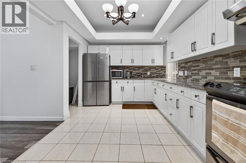 96 Wentworth Street N, Hamilton, ON - Indoor Photo Showing Kitchen With Upgraded Kitchen