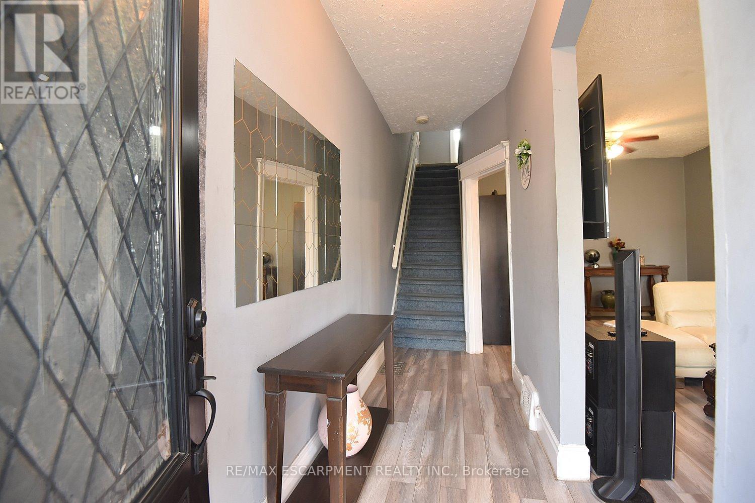 56 Kinrade Avenue, Hamilton, ON - Indoor Photo Showing Other Room