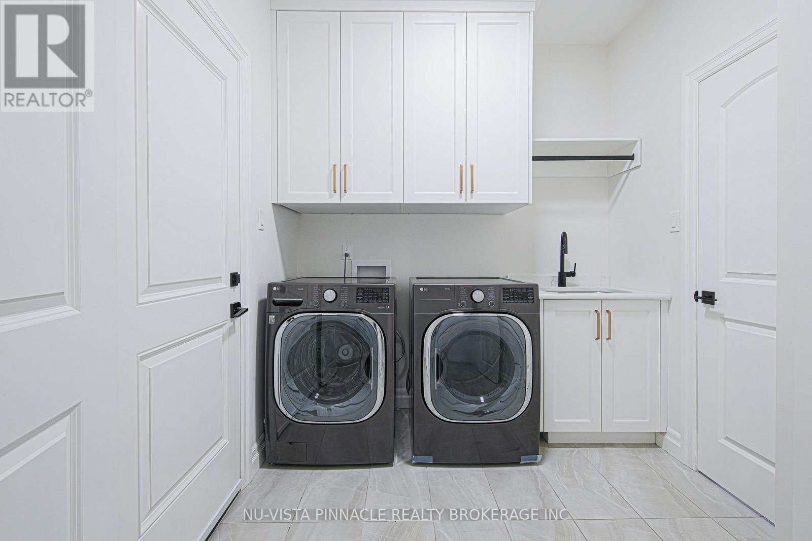 1932 Trailsway Drive, London South (South B), ON - Indoor Photo Showing Laundry Room