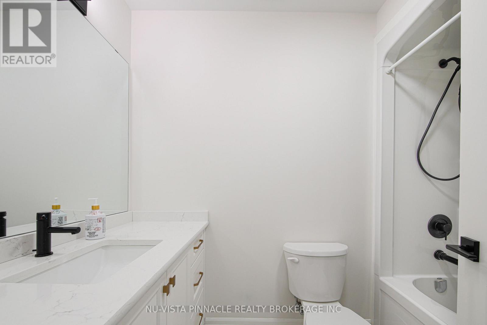 1932 Trailsway Drive, London South (South B), ON - Indoor Photo Showing Bathroom
