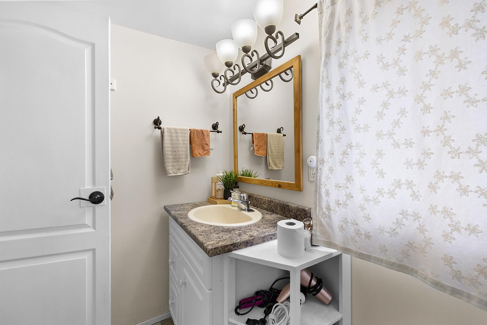 53 Spokane Street, Kimberley, BC - Indoor Photo Showing Bathroom
