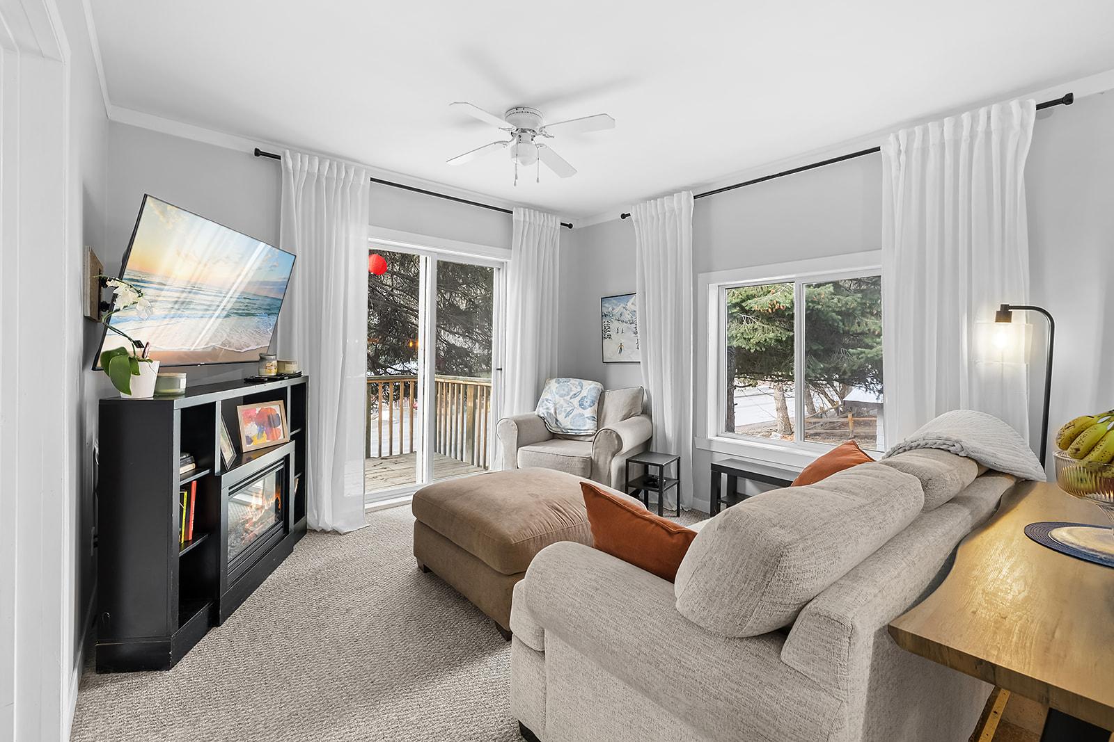 53 Spokane Street, Kimberley, BC - Indoor Photo Showing Living Room