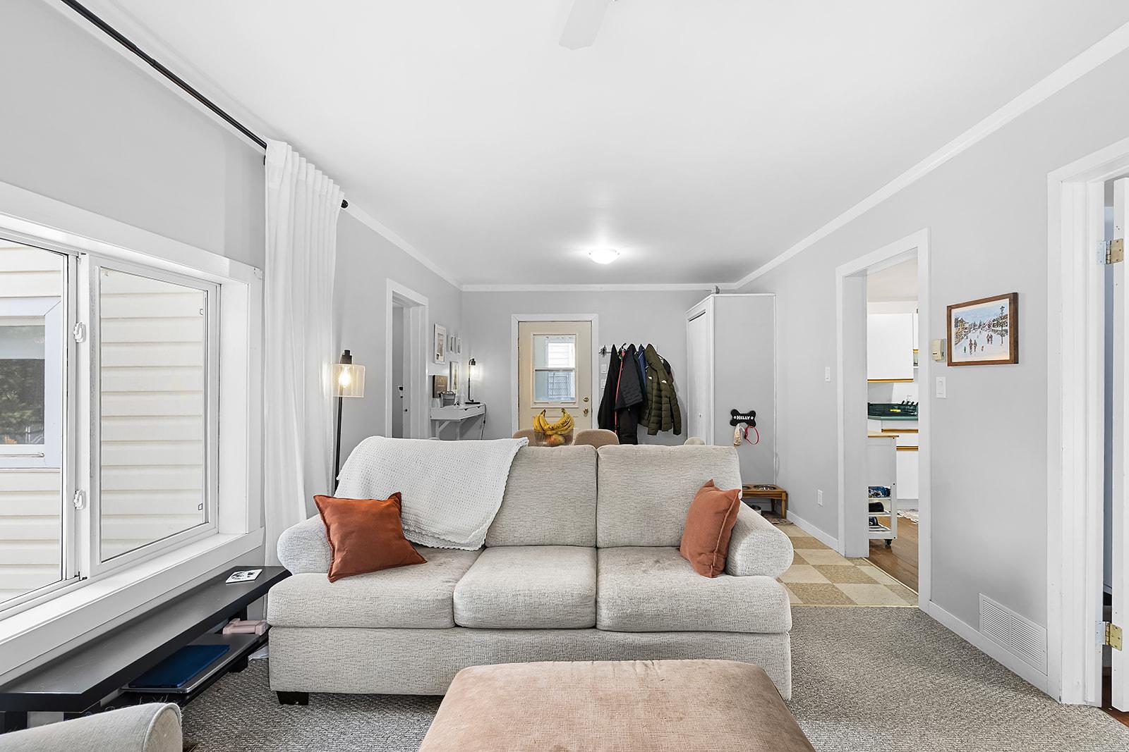 53 Spokane Street, Kimberley, BC - Indoor Photo Showing Living Room