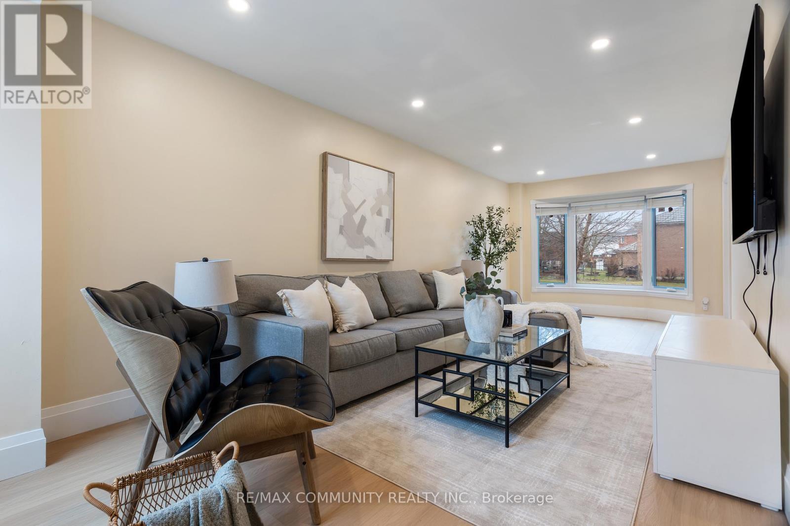 127 Glenvalley Drive, Cambridge, ON - Indoor Photo Showing Living Room