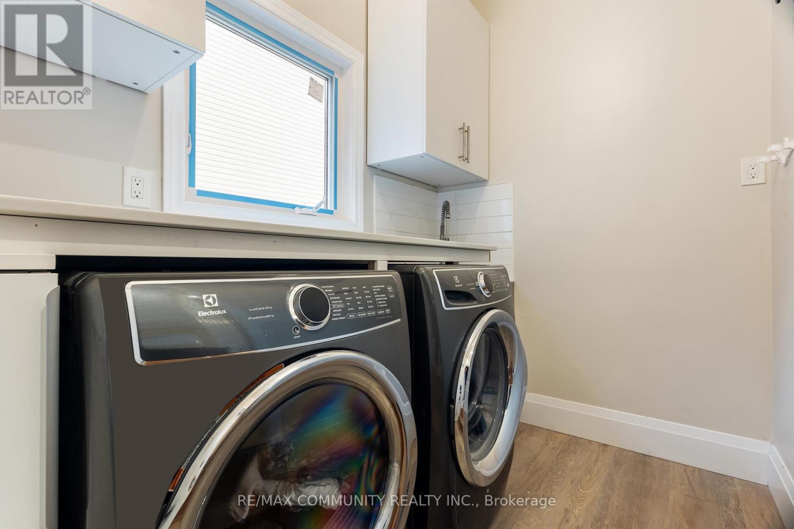 127 Glenvalley Drive, Cambridge, ON - Indoor Photo Showing Laundry Room