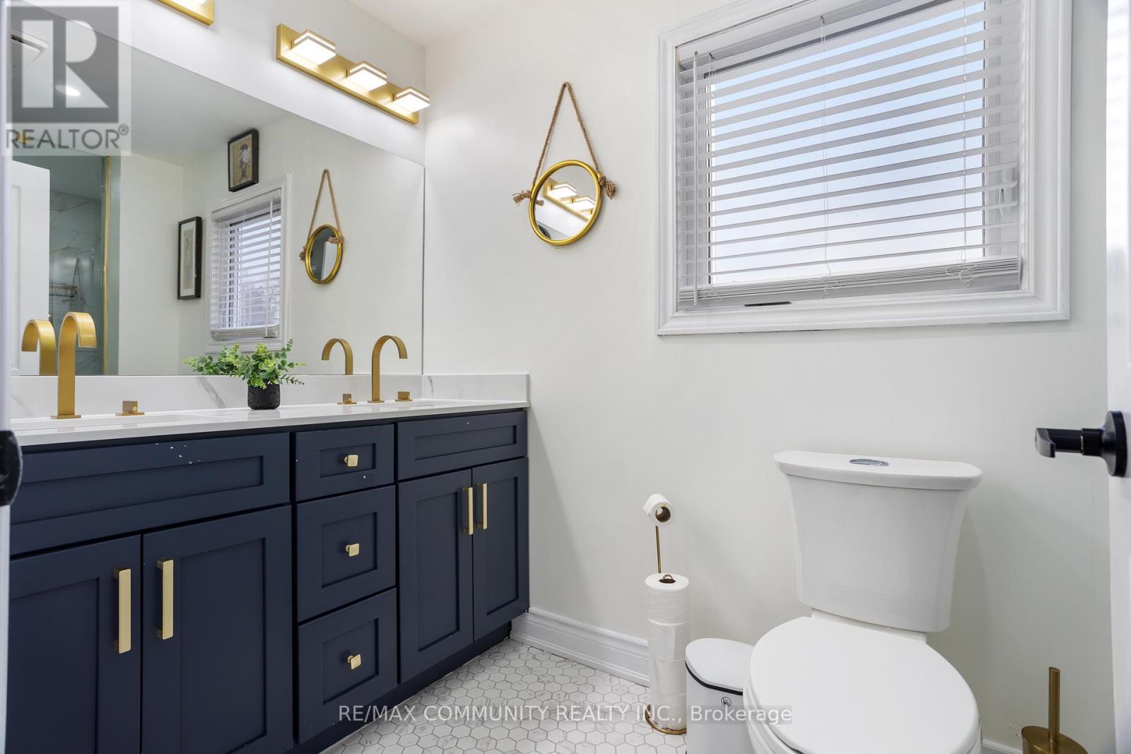 127 Glenvalley Drive, Cambridge, ON - Indoor Photo Showing Bathroom