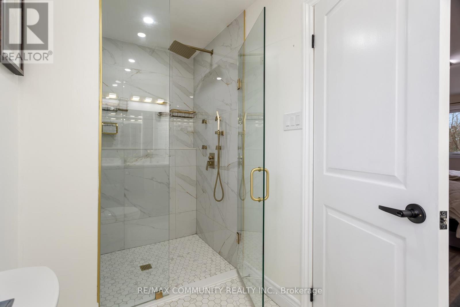 127 Glenvalley Drive, Cambridge, ON - Indoor Photo Showing Bathroom