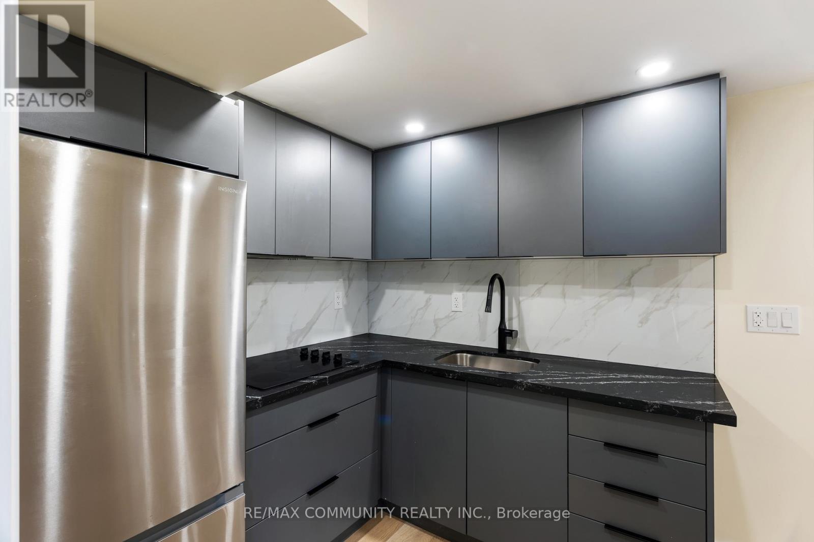 127 Glenvalley Drive, Cambridge, ON - Indoor Photo Showing Kitchen