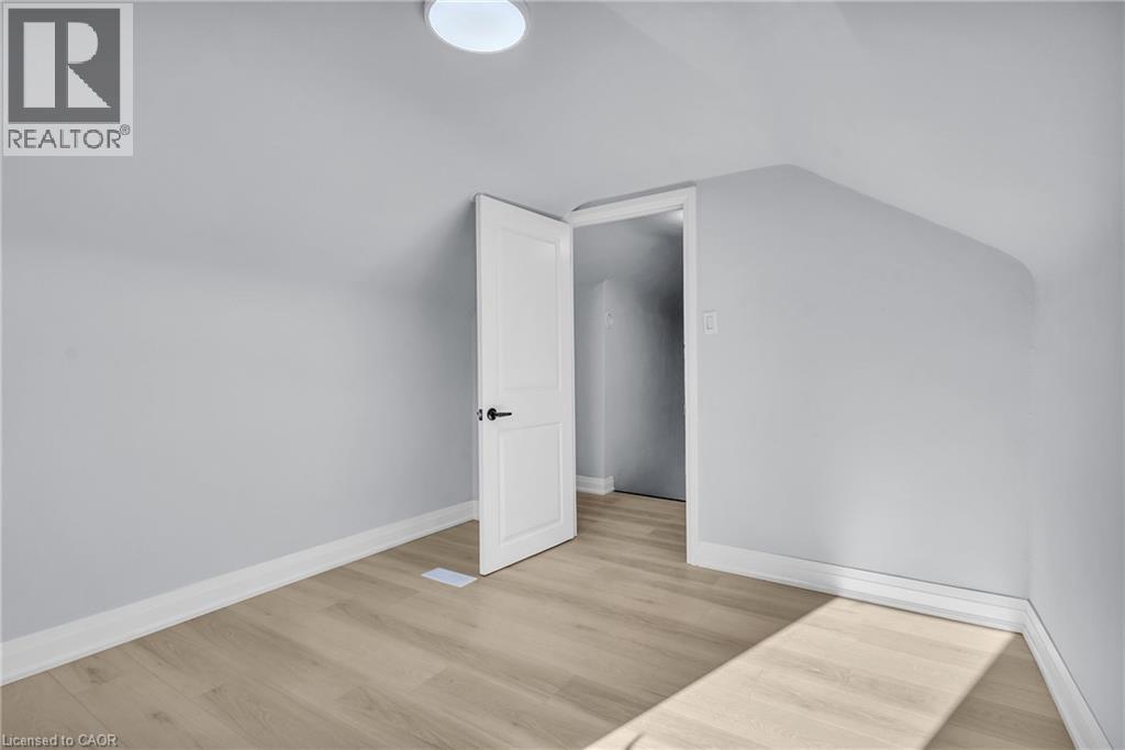 Bonus room featuring light wood-style floors and vaulted ceiling - 84 Avalon Place, Kitchener, ON - Indoor Photo Showing Other Room