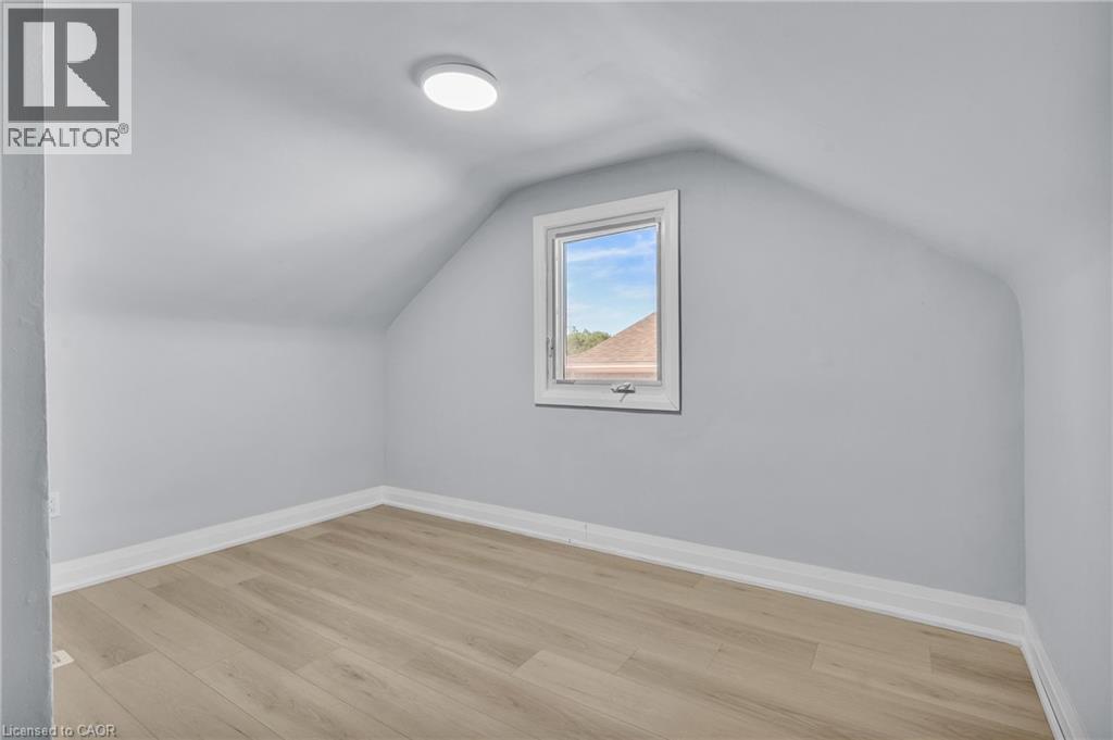 Bonus room featuring light wood-type flooring and baseboards - 84 Avalon Place, Kitchener, ON - Indoor Photo Showing Other Room