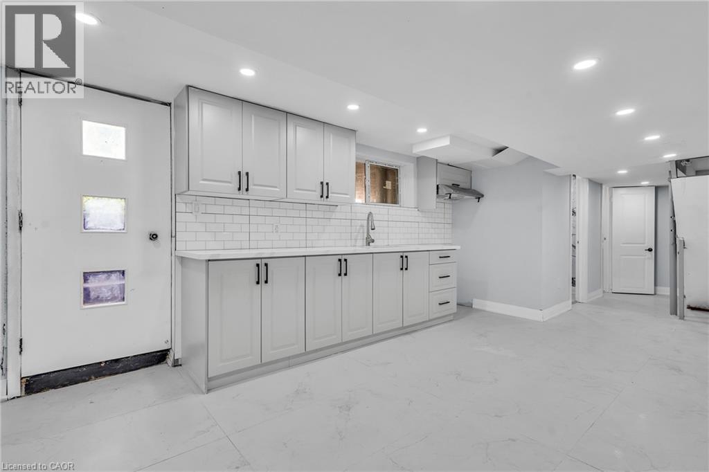 84 Avalon Place, Kitchener, ON - Indoor