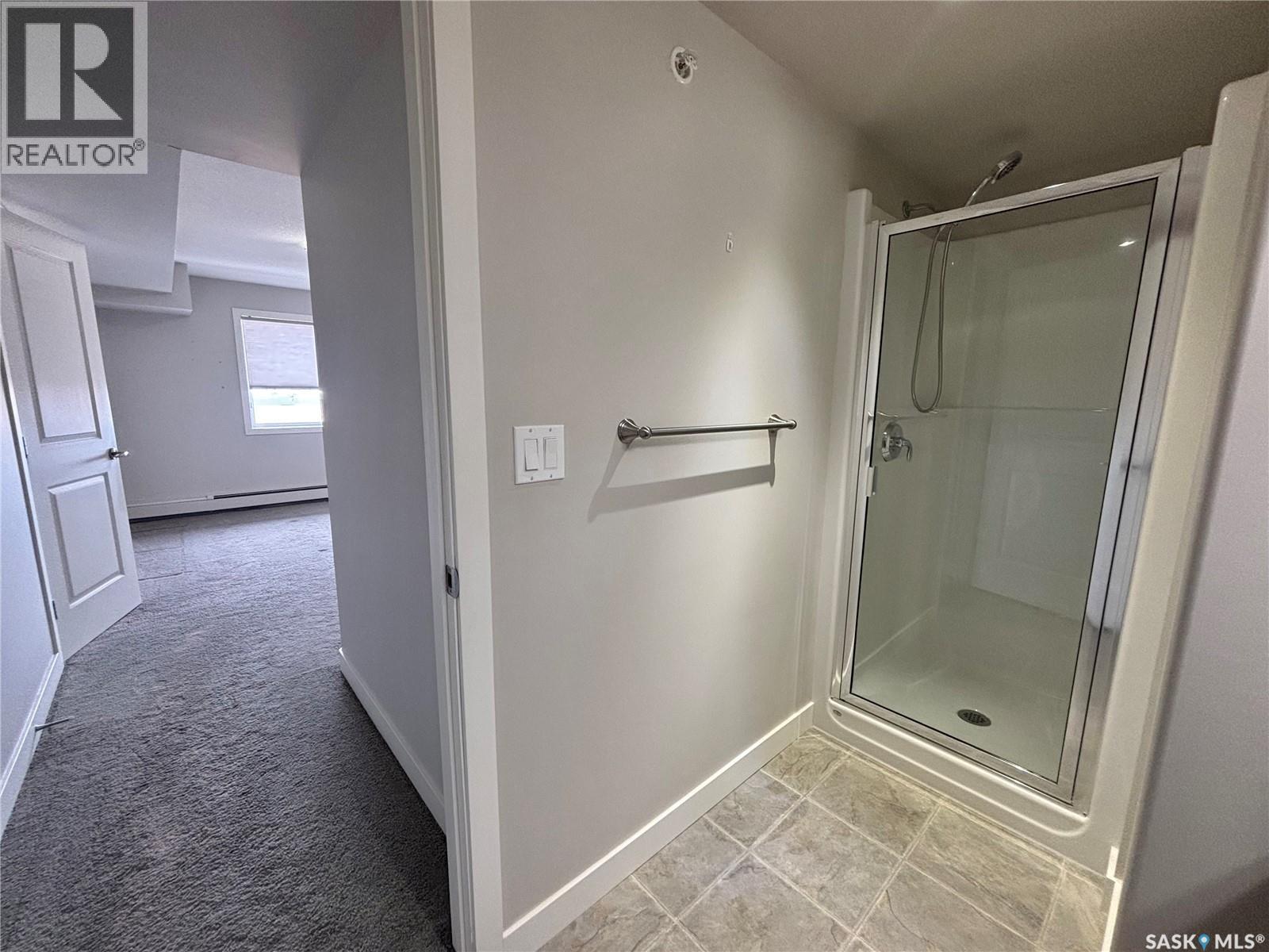 302 333 Morrison Drive, Yorkton, SK - Indoor Photo Showing Bathroom