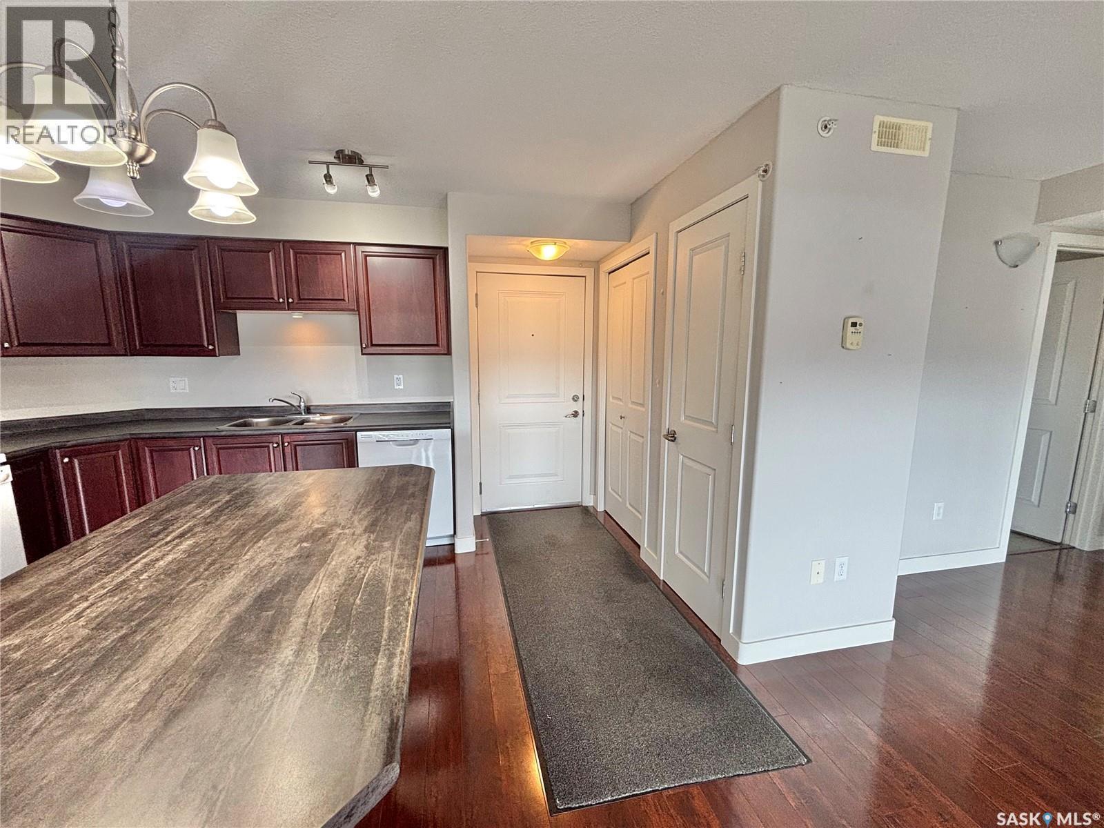 302 333 Morrison Drive, Yorkton, SK - Indoor Photo Showing Kitchen With Double Sink