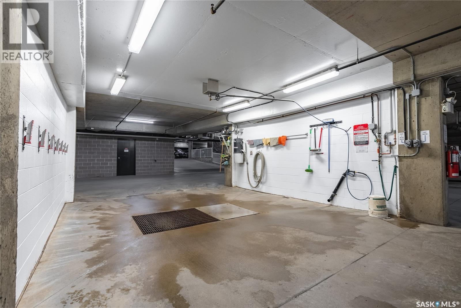 111 419 Nelson Road, Saskatoon, SK - Indoor Photo Showing Garage