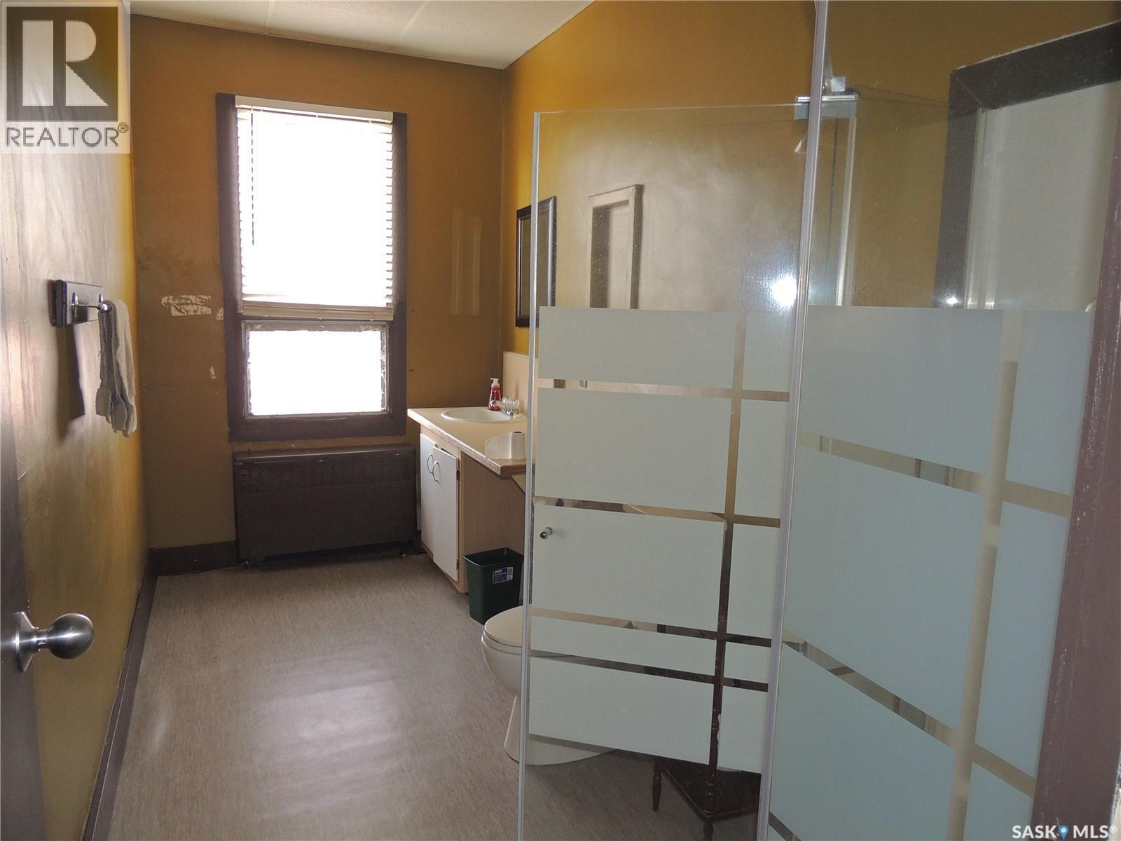 729 Carbon Avenue, Bienfait, SK - Indoor Photo Showing Bathroom