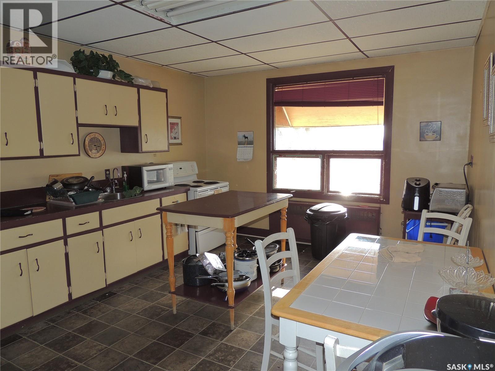 729 Carbon Avenue, Bienfait, SK - Indoor
