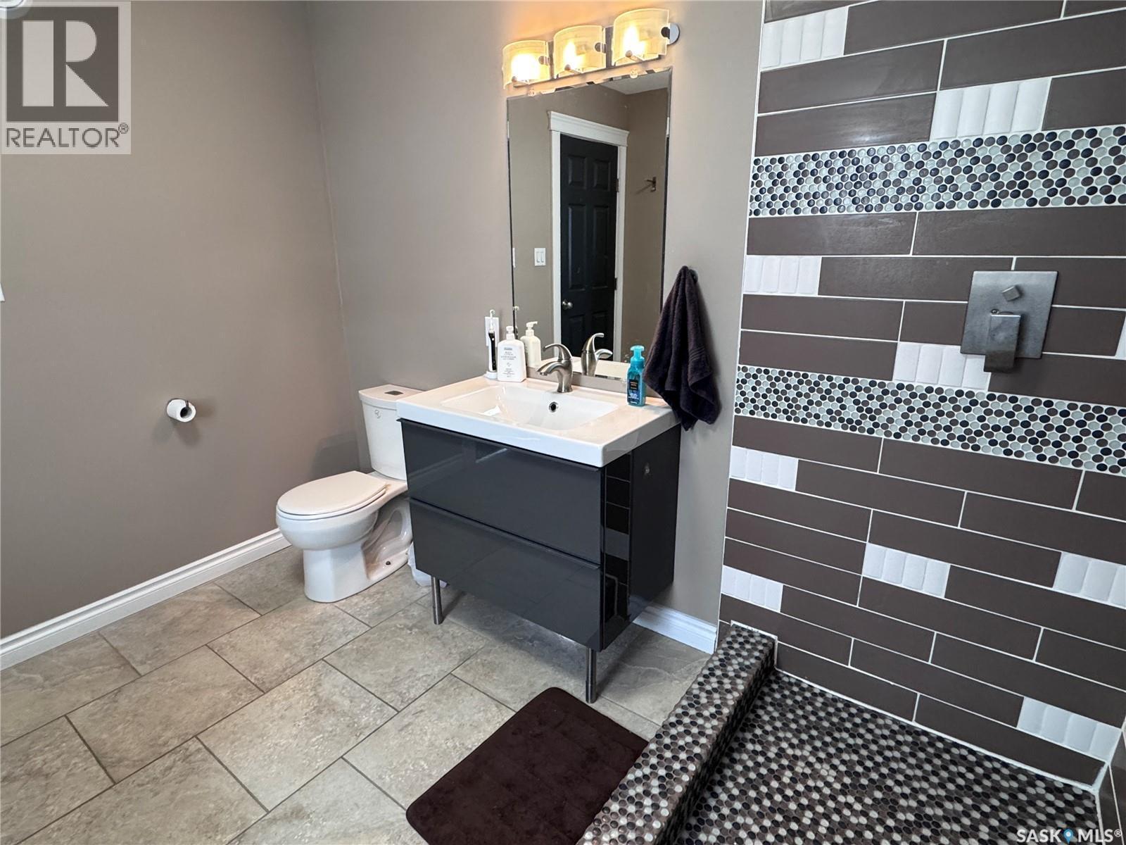 237 Eagle Point Drive, La Ronge, SK - Indoor Photo Showing Bathroom