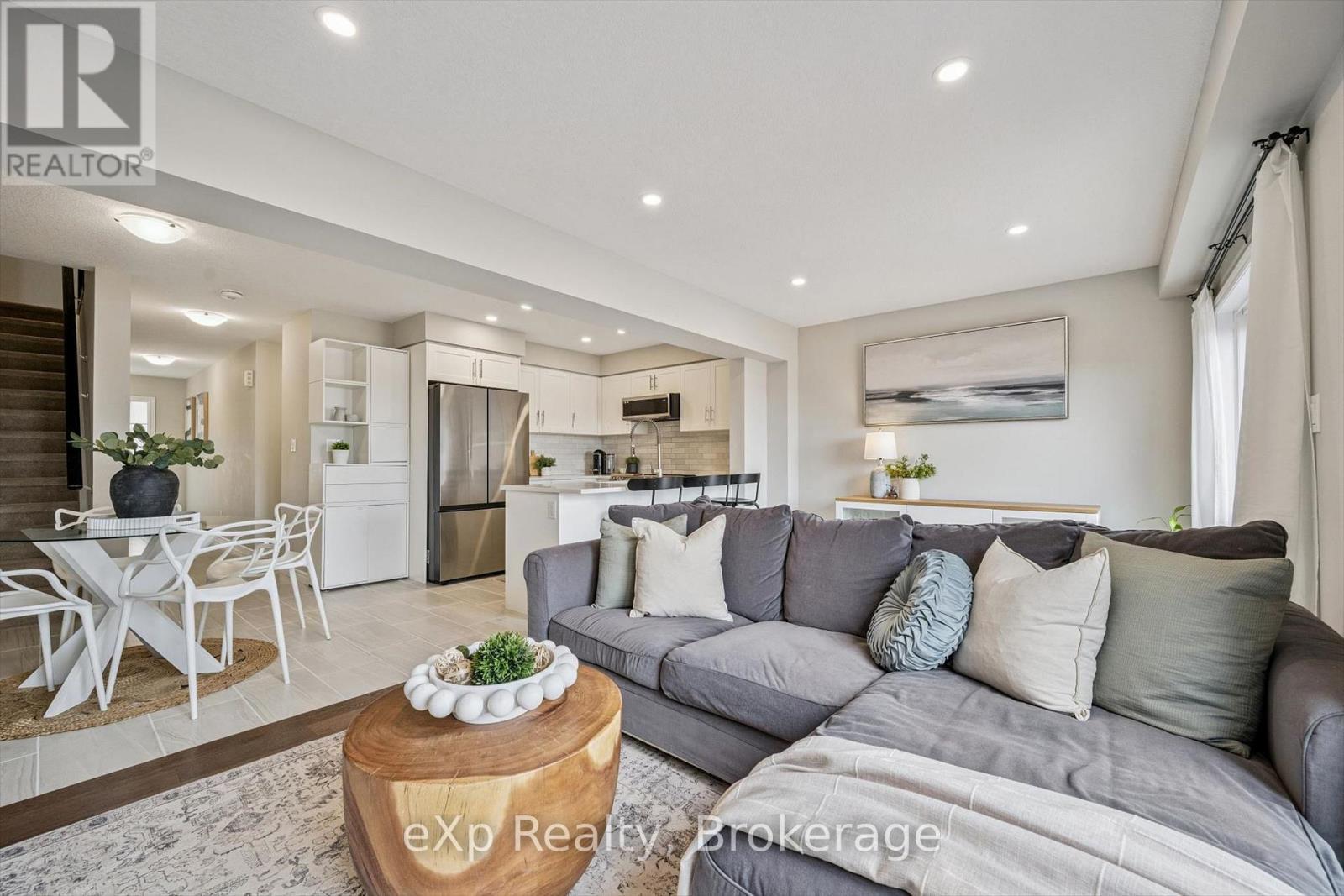 54 Miranda Path, Woolwich, ON - Indoor Photo Showing Living Room