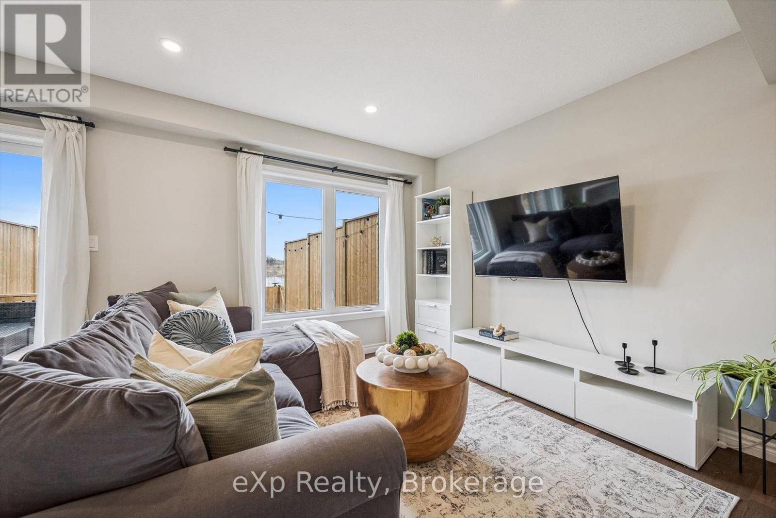 54 Miranda Path, Woolwich, ON - Indoor Photo Showing Living Room