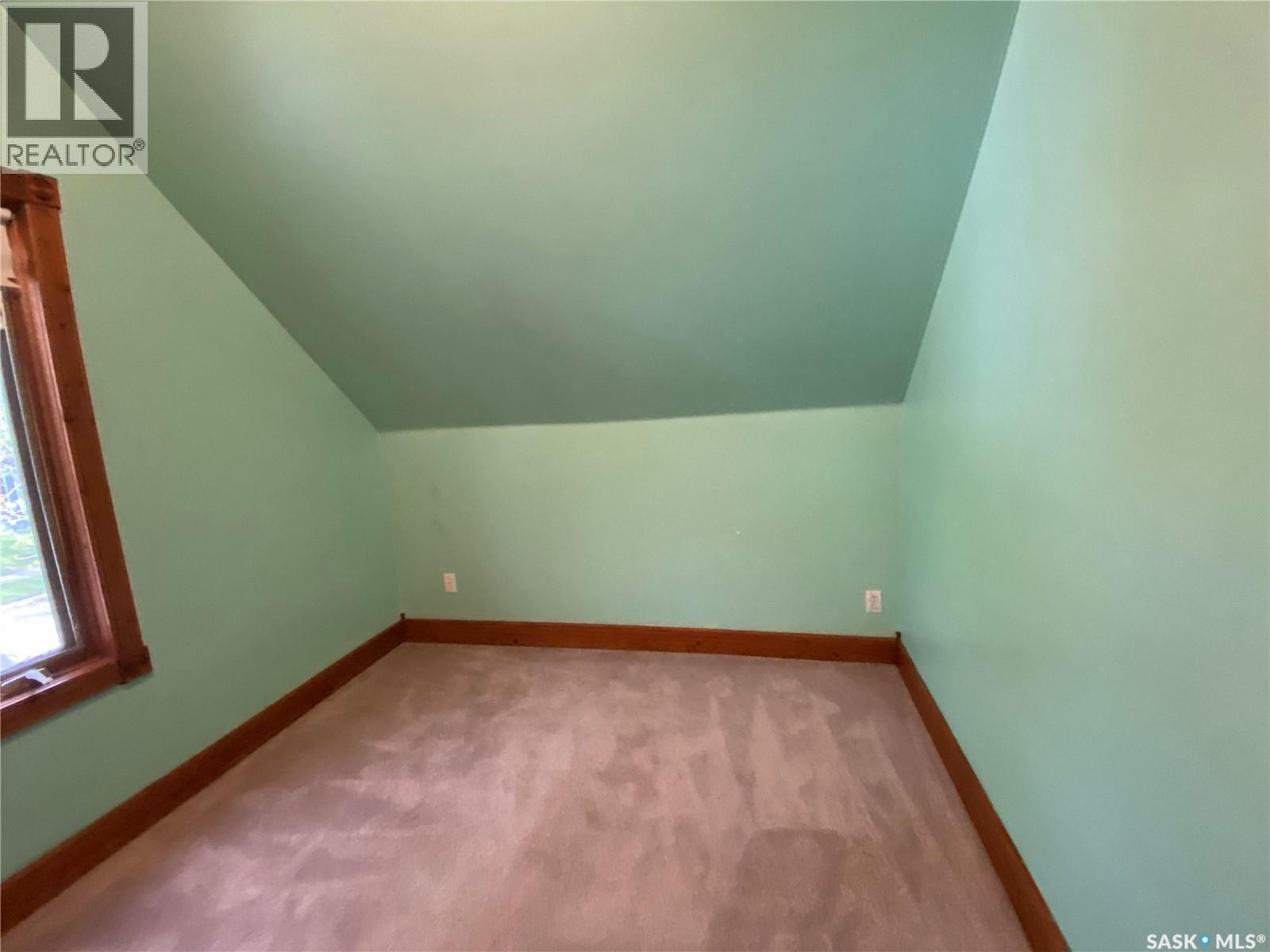 74 Third Avenue N, Yorkton, SK - Indoor Photo Showing Other Room