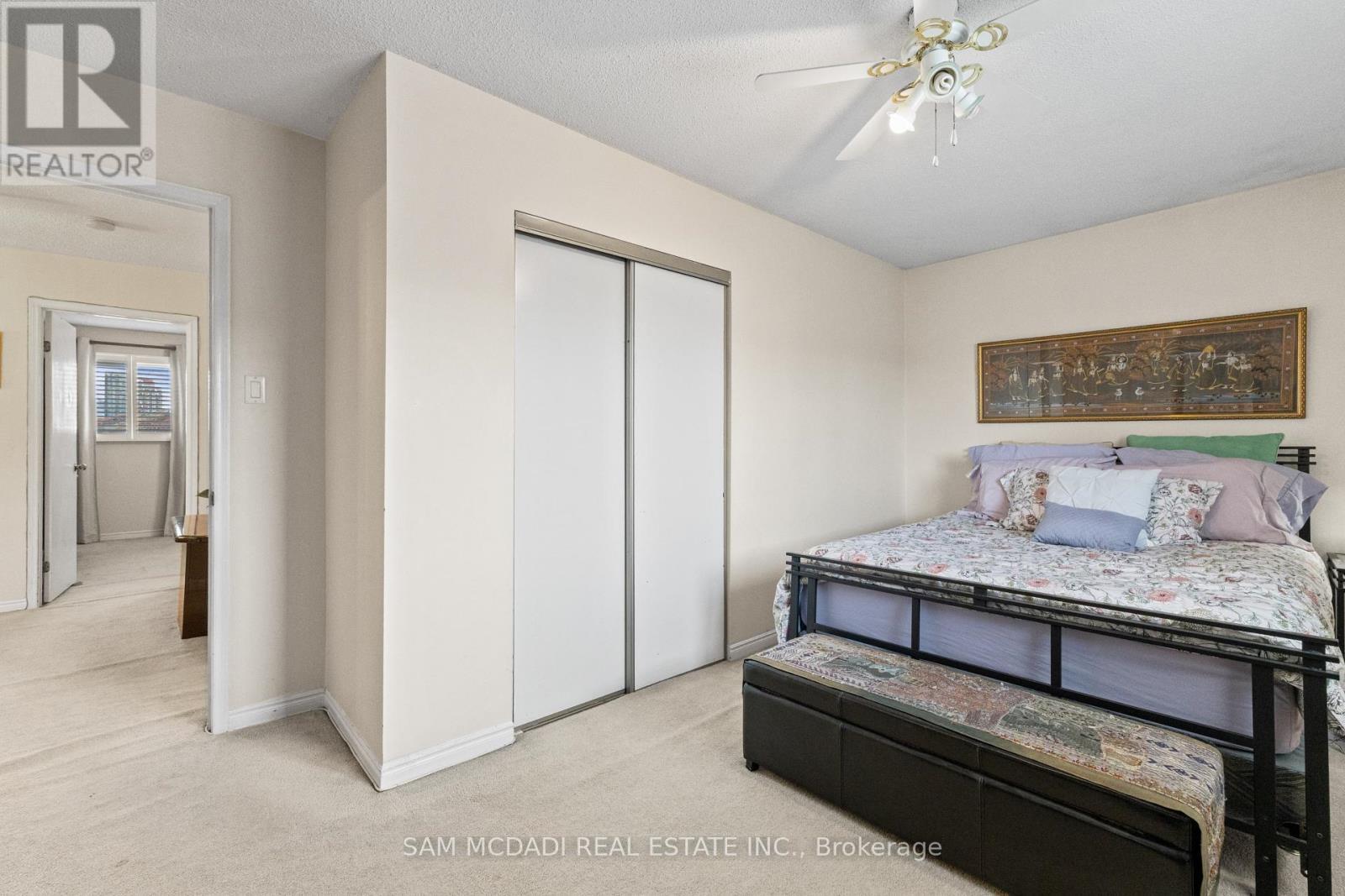 1004 Queensbridge Drive, Mississauga, ON - Indoor Photo Showing Bedroom