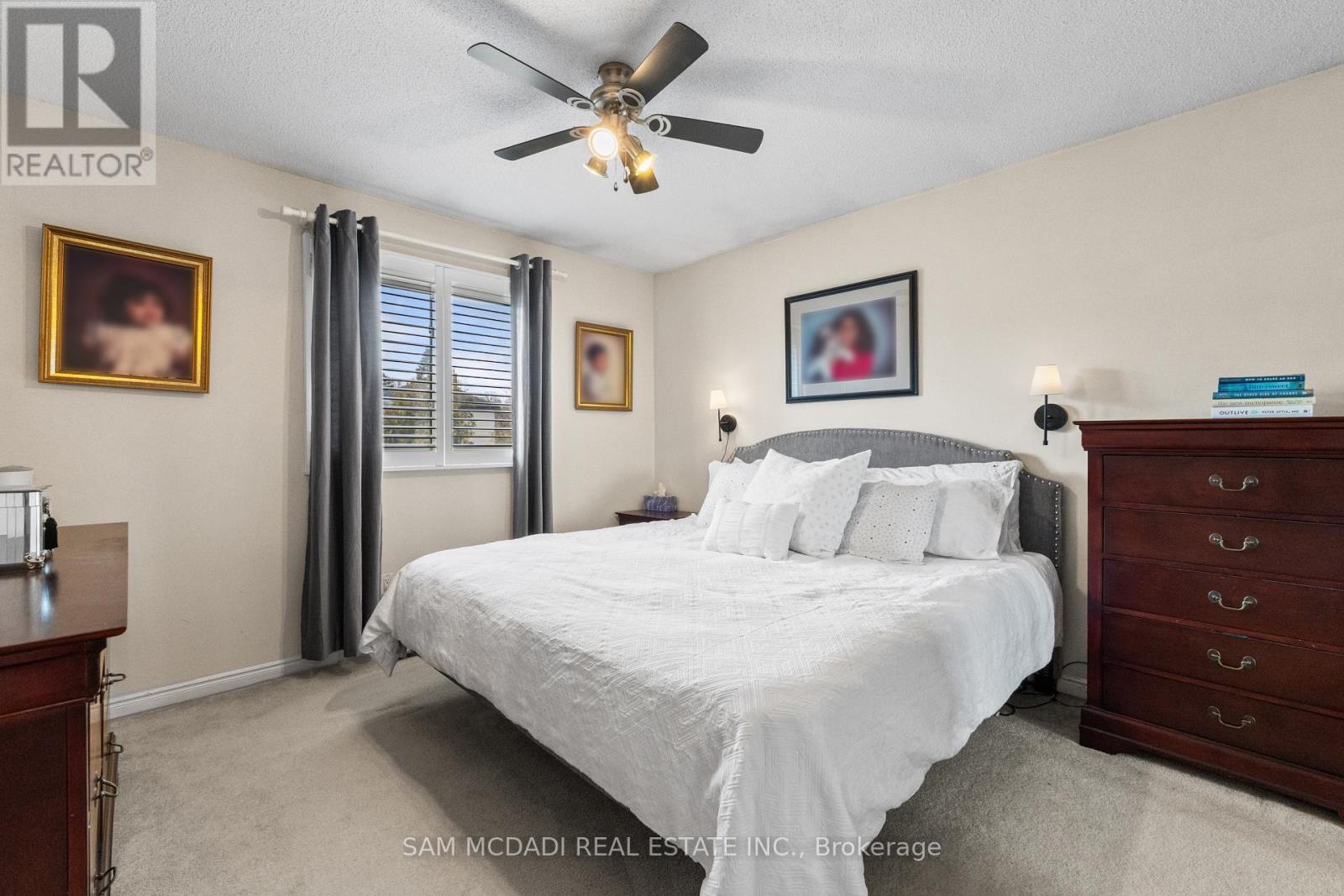 1004 Queensbridge Drive, Mississauga, ON - Indoor Photo Showing Bedroom