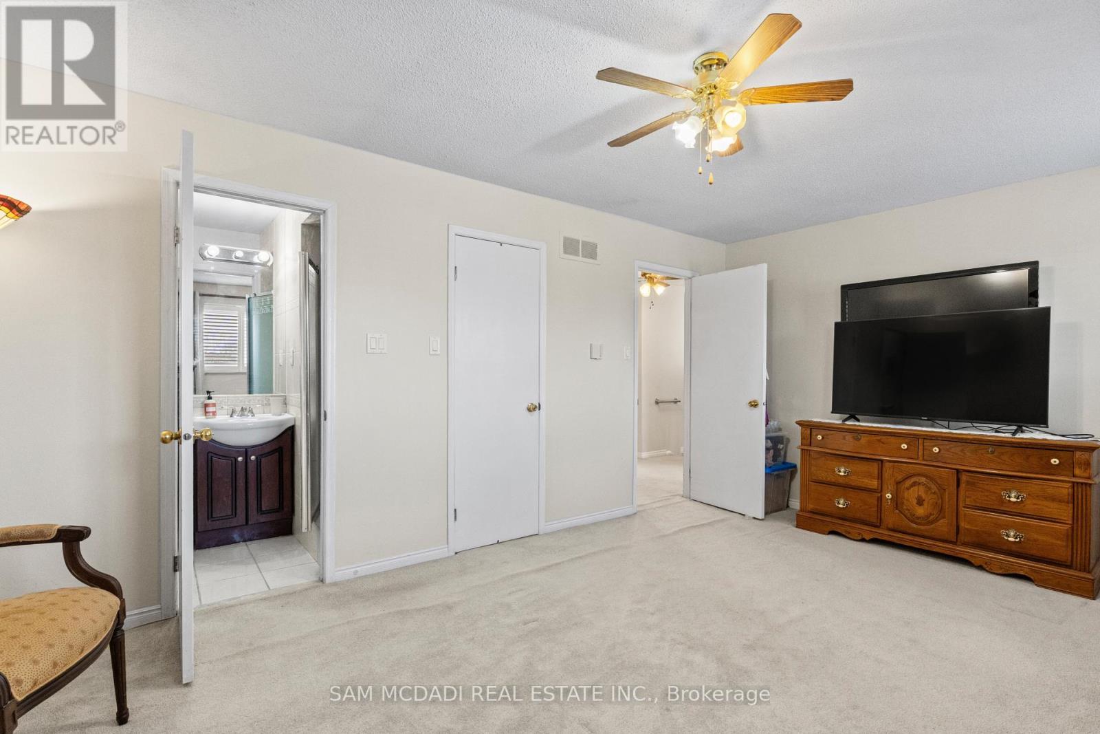 1004 Queensbridge Drive, Mississauga, ON - Indoor