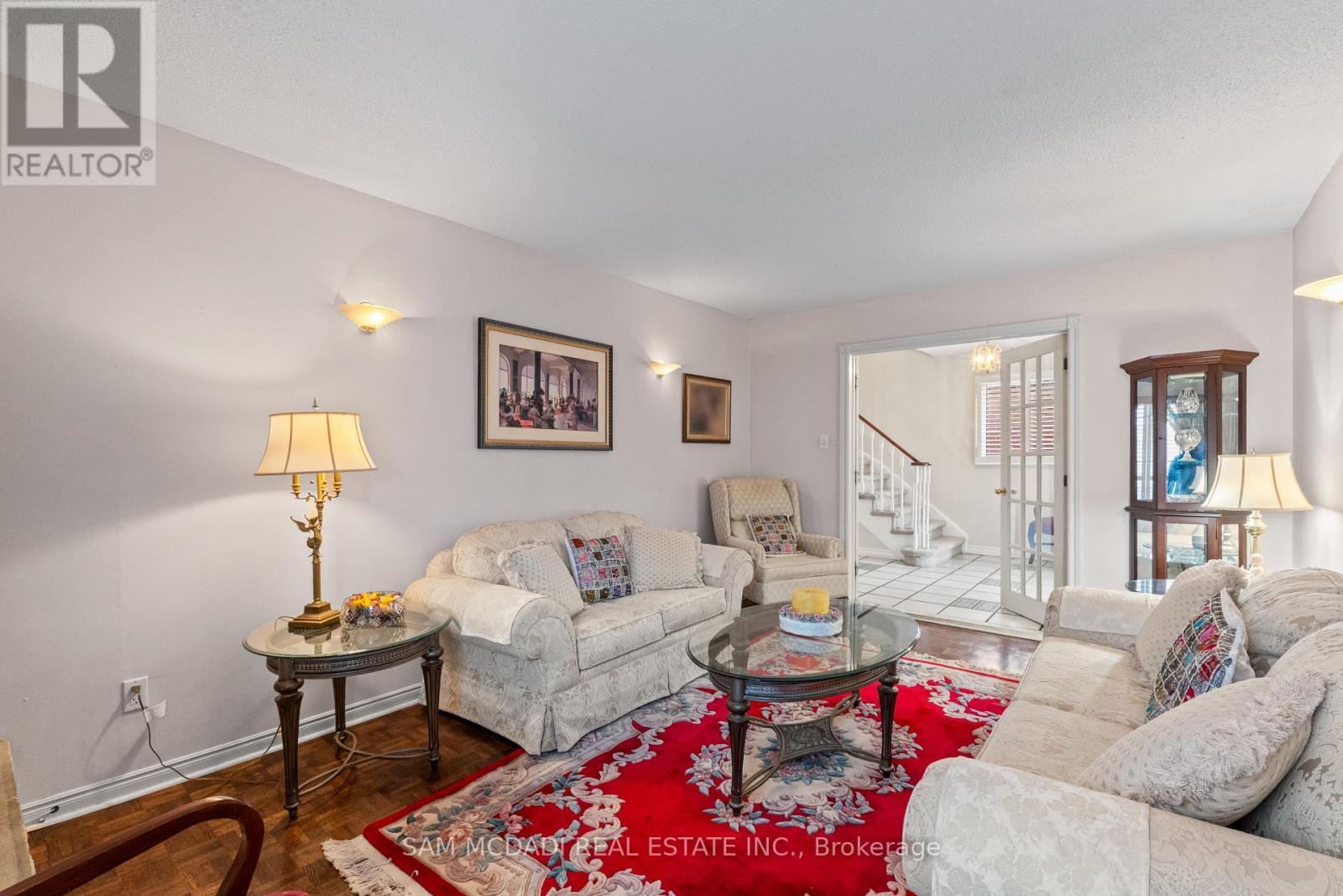 1004 Queensbridge Drive, Mississauga, ON - Indoor Photo Showing Living Room